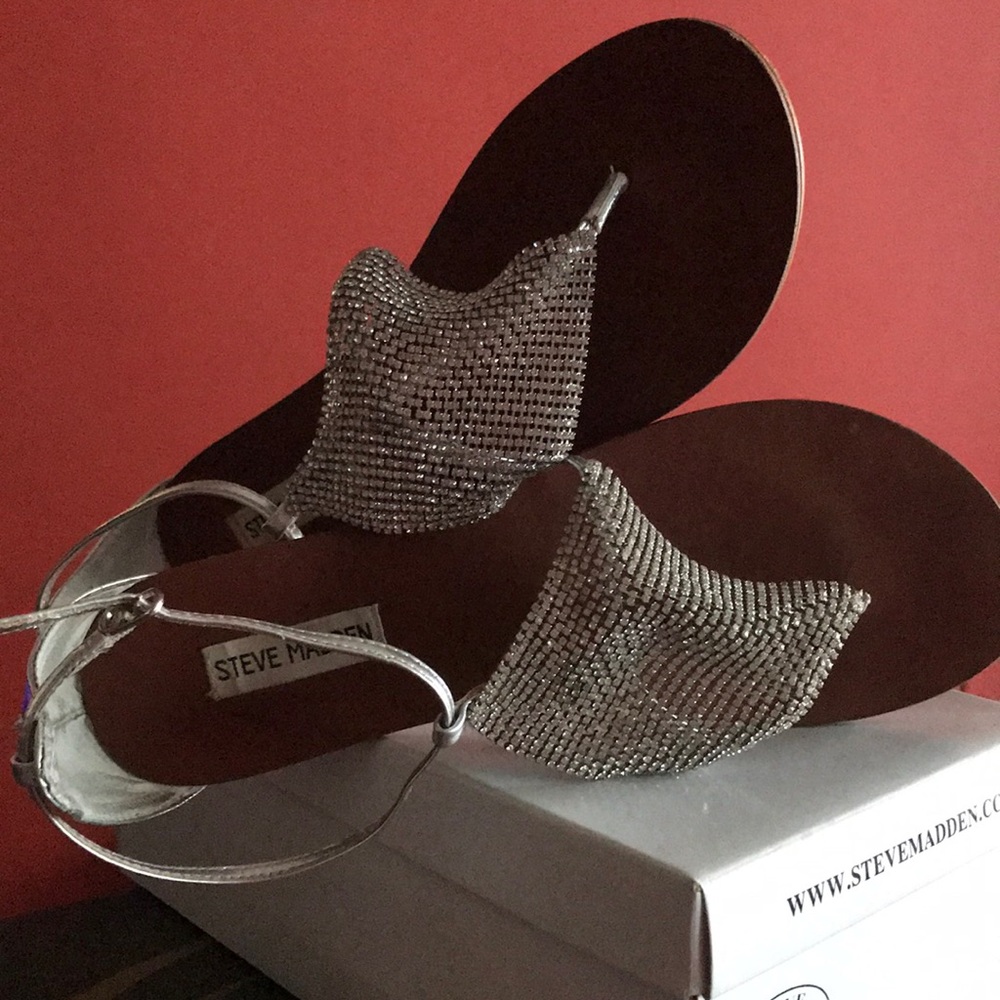 STEVE MADDEN SILVER SHINEYY SANDALS